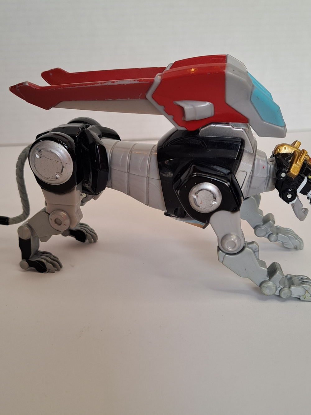 2017 Voltron Legendary Defender Black Lion 6” Action Figure w/ Slash Claw Works!